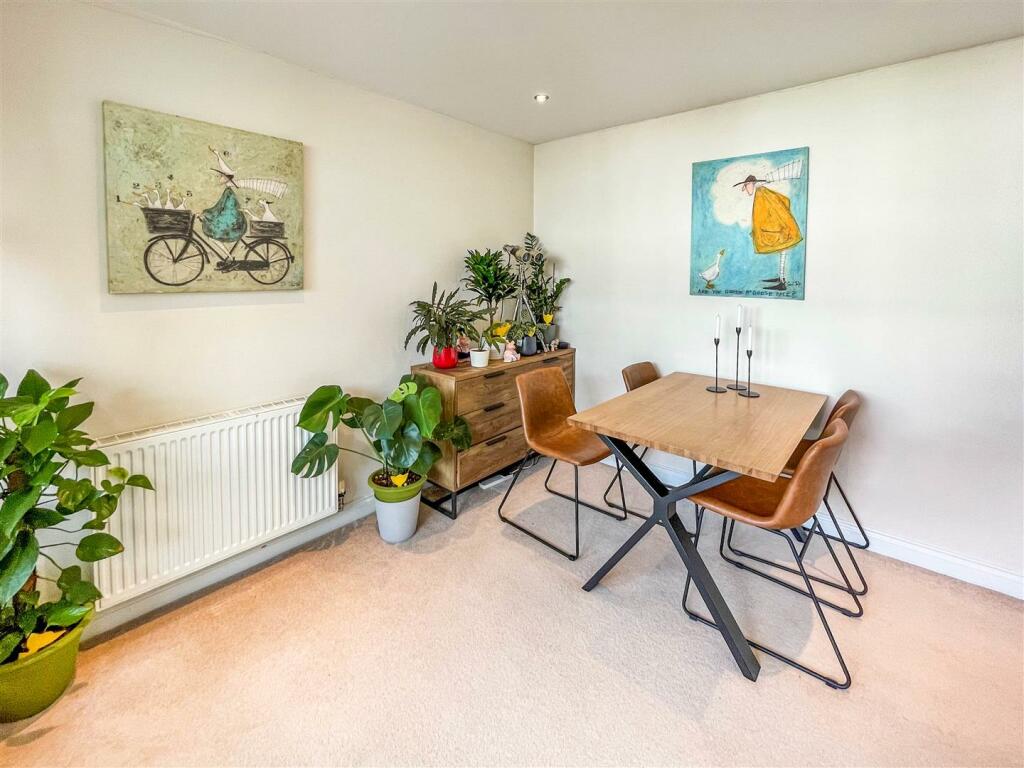 2 bedroom apartment for sale in Watkin Road, Leicester, LE2