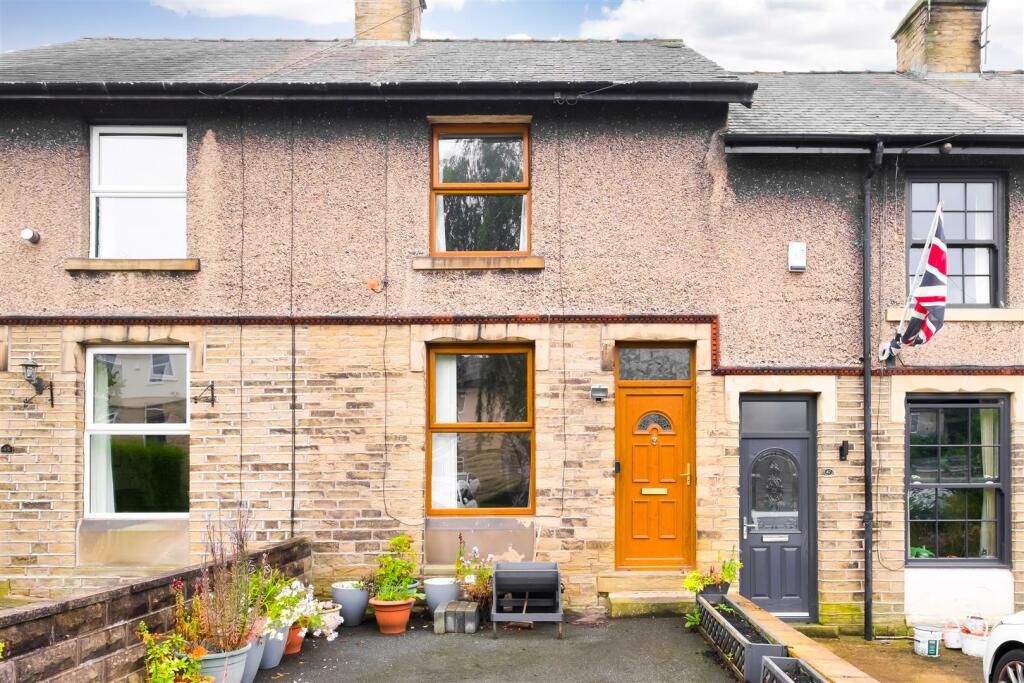 2 bedroom terraced house for sale in Highfield Avenue, Bailiff Bridge