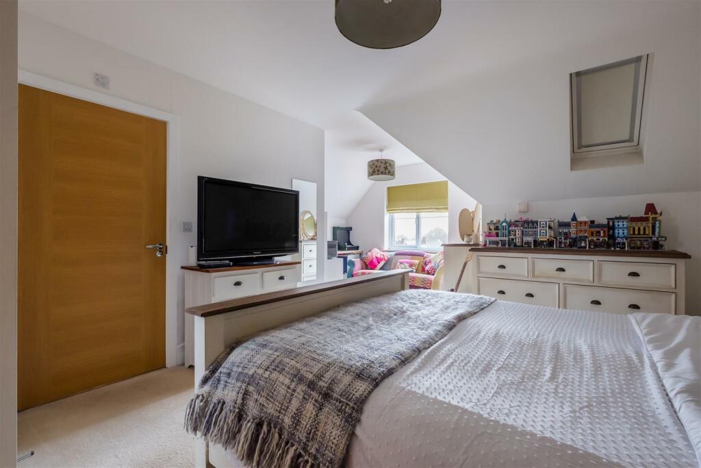 Additional property image - Weavers Way, Scholes, Cleckheaton, BD19 6AN