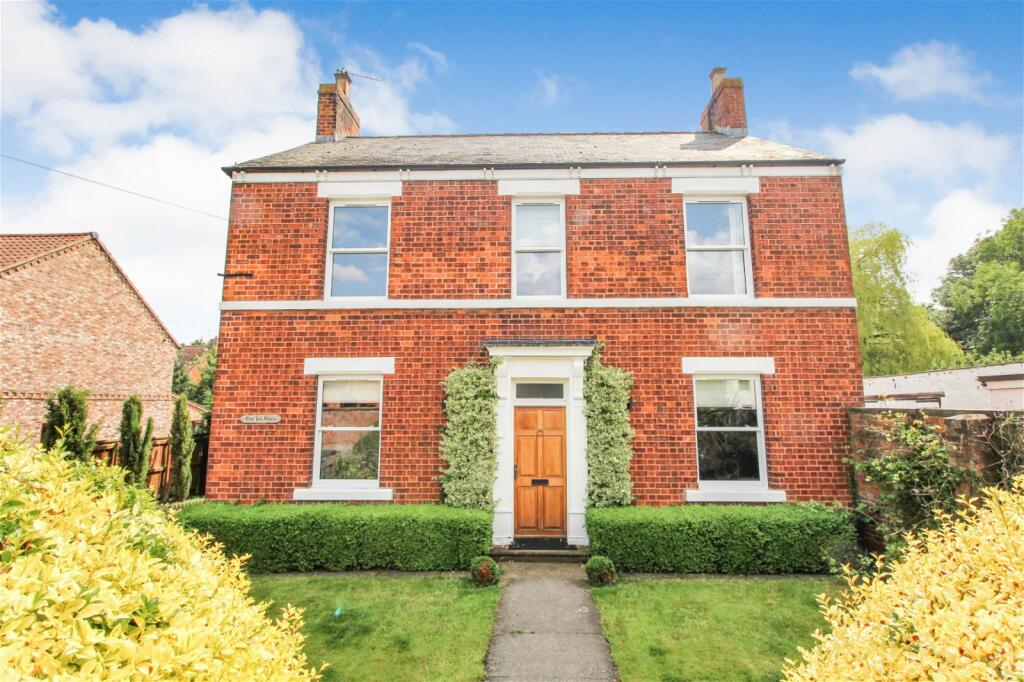 4 bedroom detached house for sale in Hull Road, Cliffe, Selby, YO8 6NH, YO8