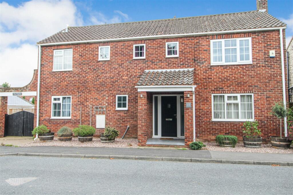4 bedroom detached house for sale in Gateforth Lane, Hambleton, YO8 9HP