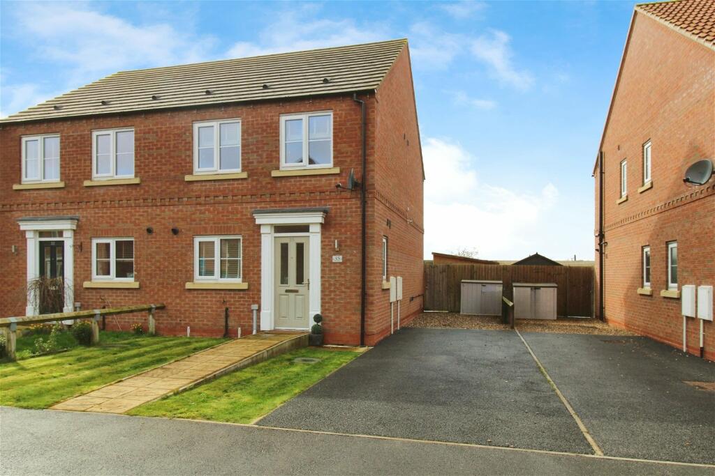 3 bedroom semidetached house for sale in The Laurels, Barlby, YO8 5LW, YO8