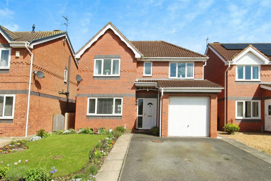 4 bedroom detached house for sale in Cherry Tree Walk, Barlby, YO8 5XW, YO8