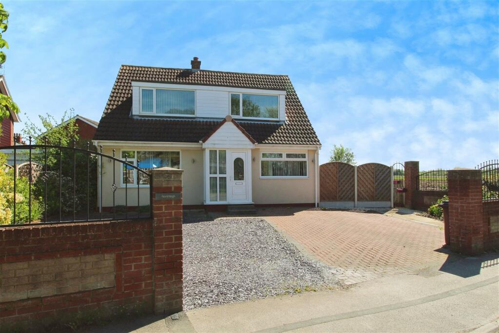 4 bedroom detached house for sale in Baffam Lane, Selby, YO8 9AX, YO8