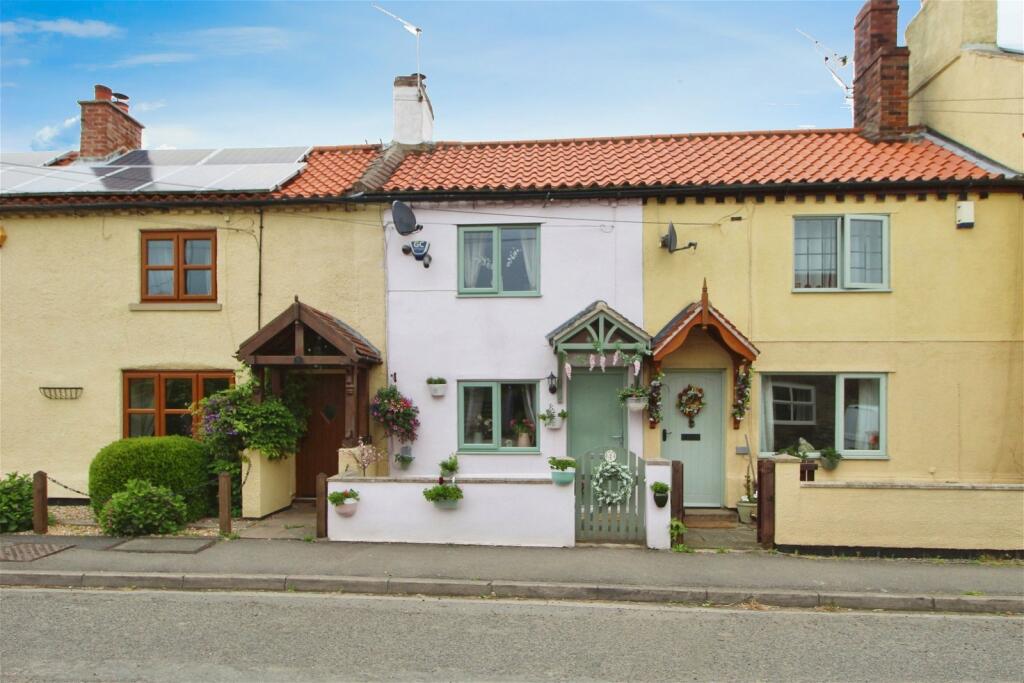 2 bedroom cottage for sale in Pattersons Cottages, Chapel Haddlesey