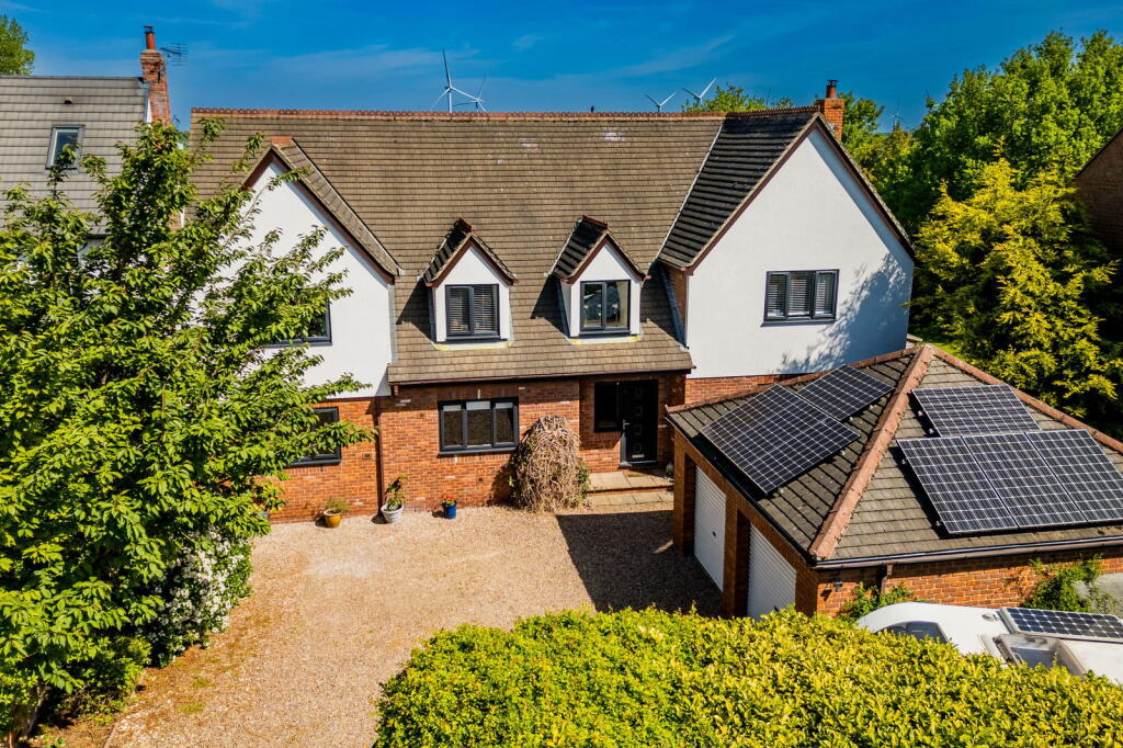 Main image of property: Newland, YO8 8PS