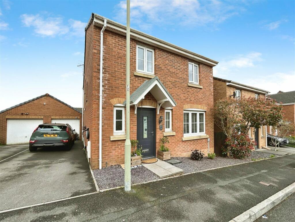 4 bedroom detached house for sale in Kingfisher Road, North Cornelly