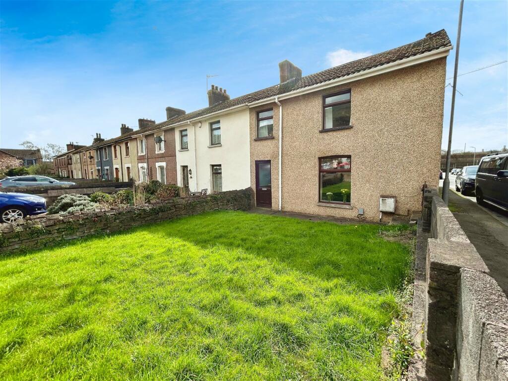 3 bedroom end of terrace house for sale in Commercial Road, Taibach