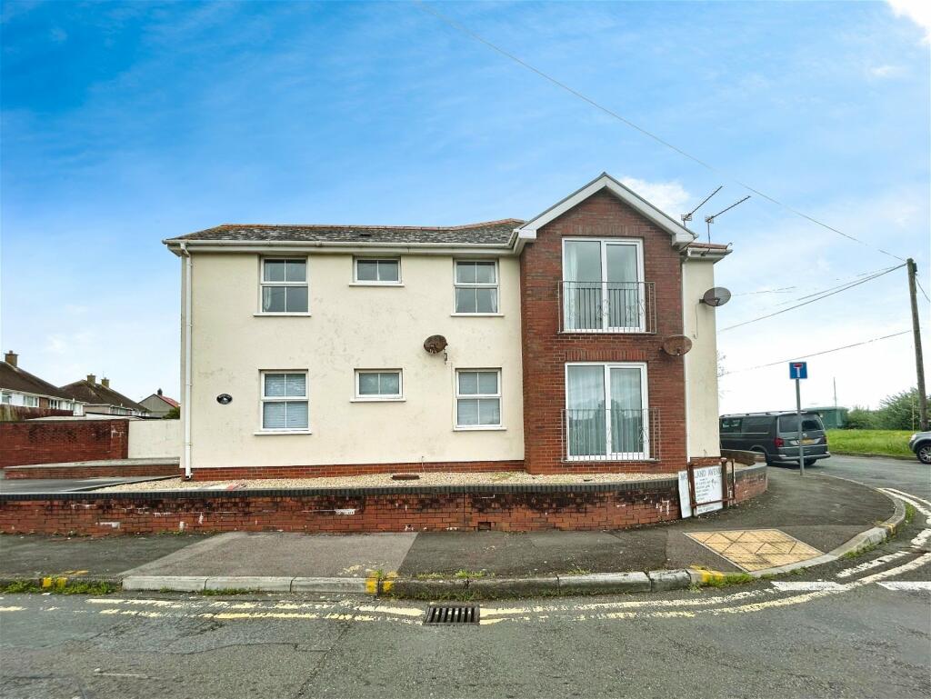 2 bedroom ground floor flat for sale in Newton Nottage Road, Porthcawl