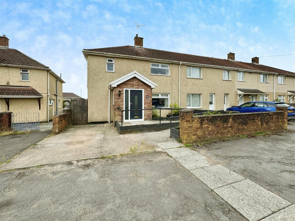 3 bedroom end of terrace house for sale in Fairway, Sandfields, Port