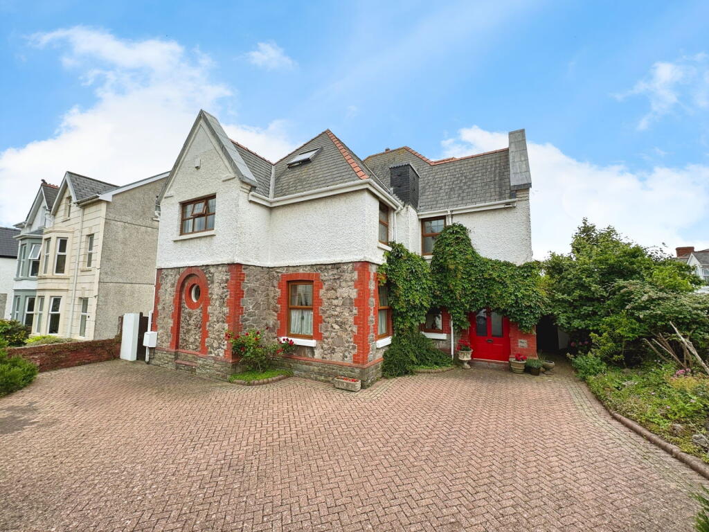 Main image of property: Victoria Avenue, Porthcawl, CF36 3HD