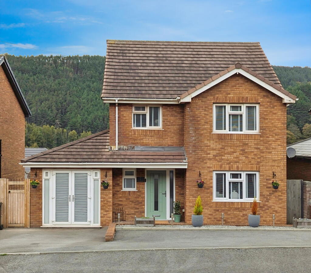 Main image of property: 7 Parc Ben Y Bryn, Goytre, SA13 2XZ