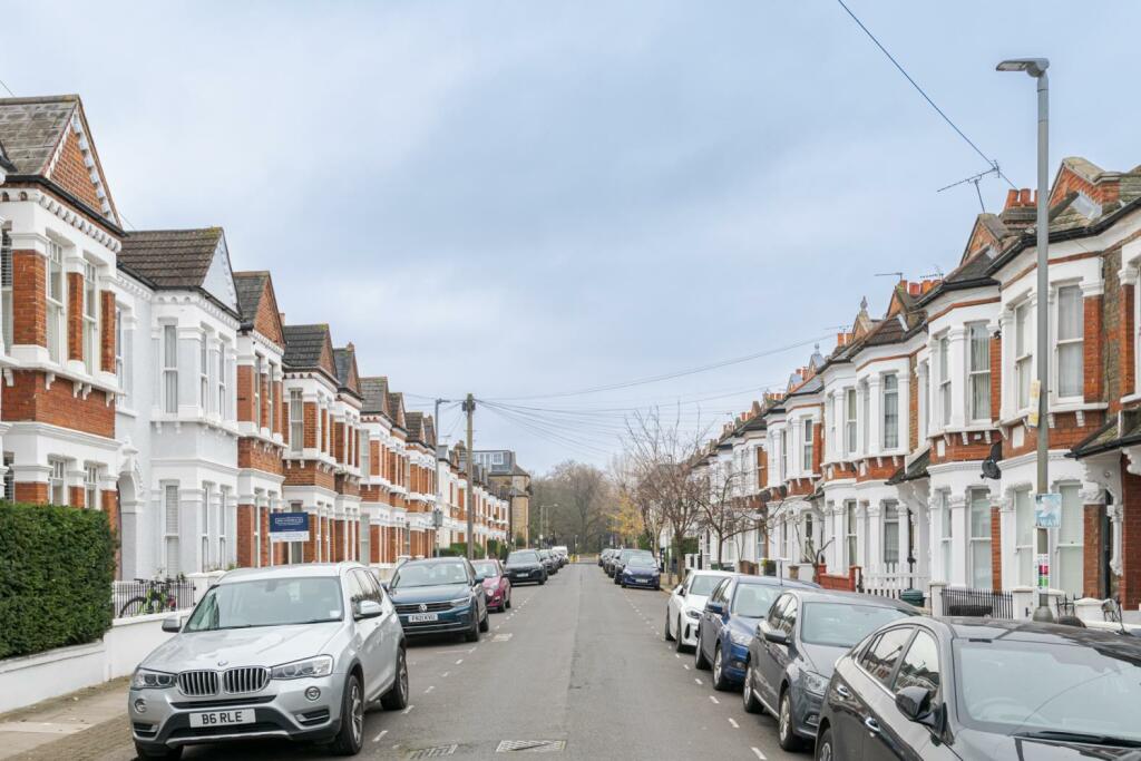 Garage for sale in Marney Road, SW11