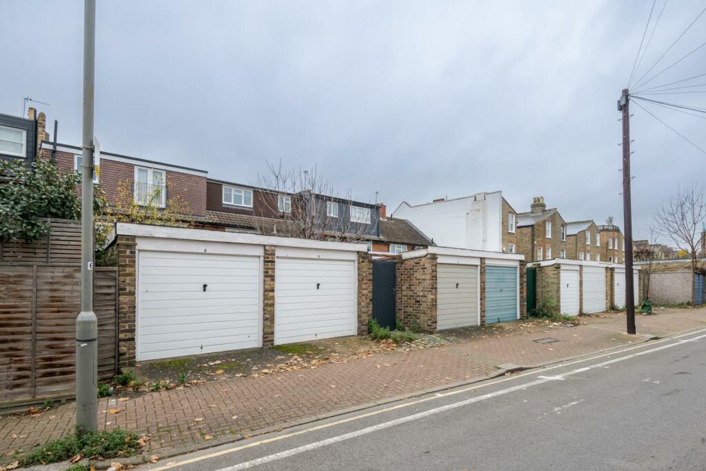 Garage for sale in Marney Road, SW11