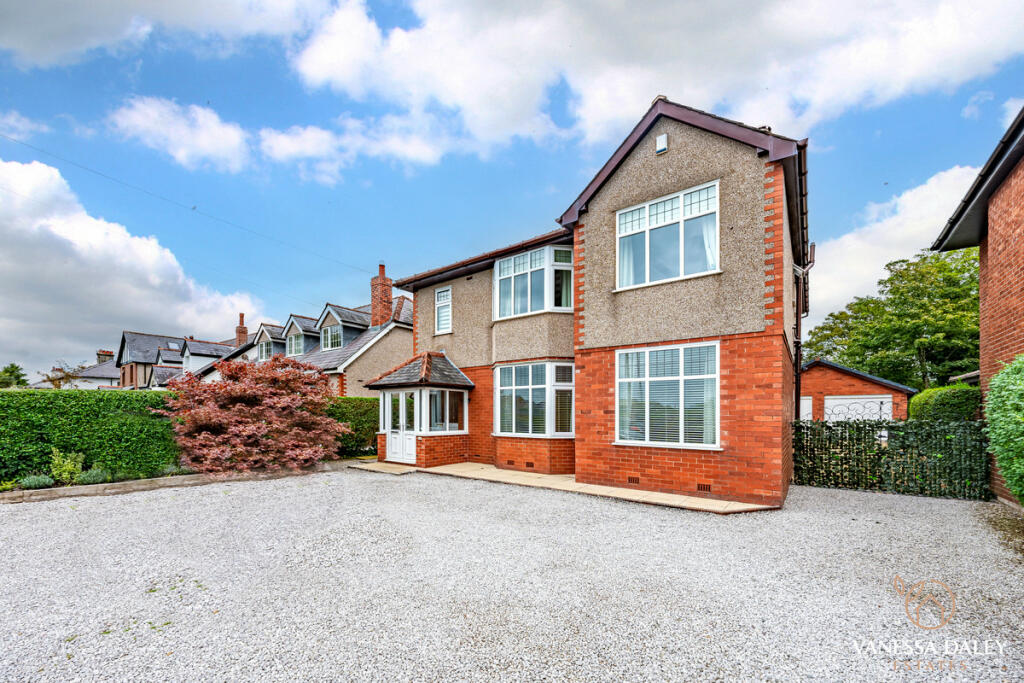 4 bedroom detached house for sale in Garstang Road, Preston, PR3