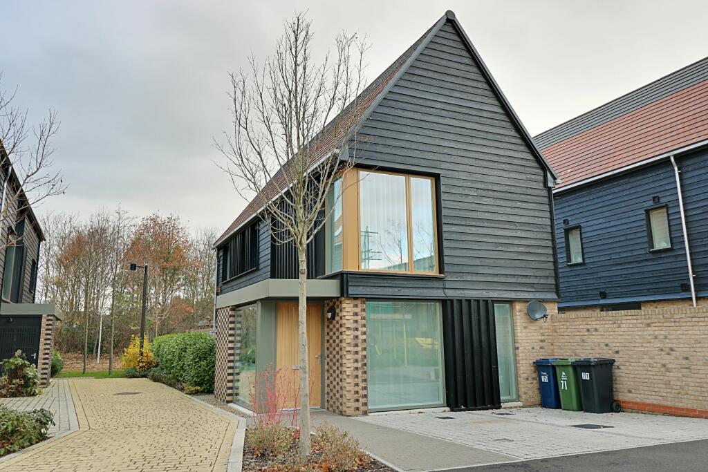 3 bedroom detached house for rent in 46 Royal Way, Trumpington