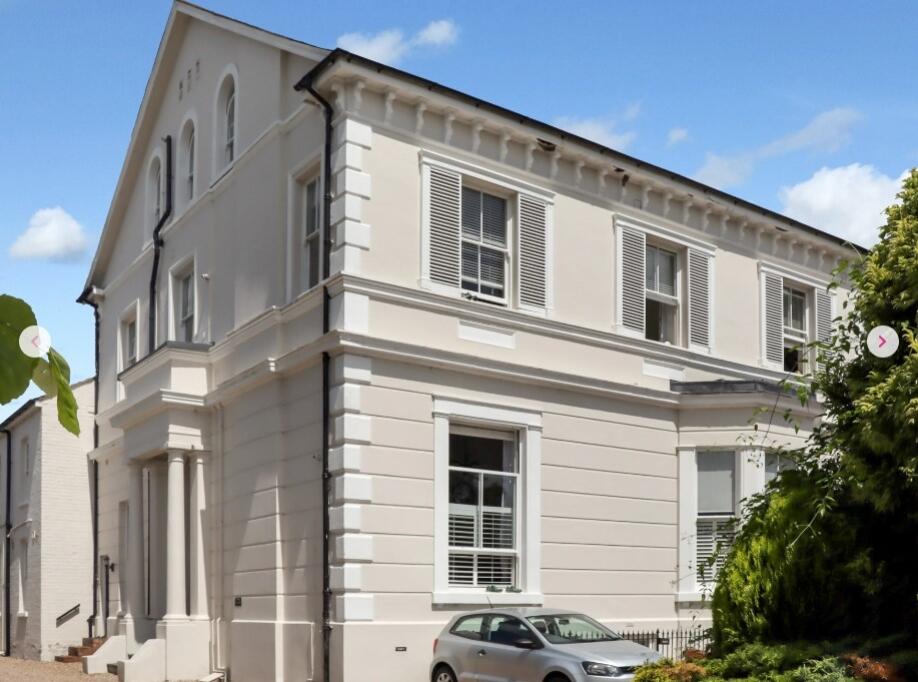 Main image of property: 54 Warwick Place, Leamington Spa, Warwickshire, CV32
