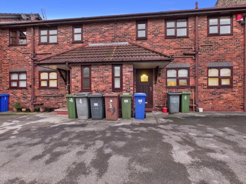 Main image of property: 5 Senior View Smith Street, Hyde