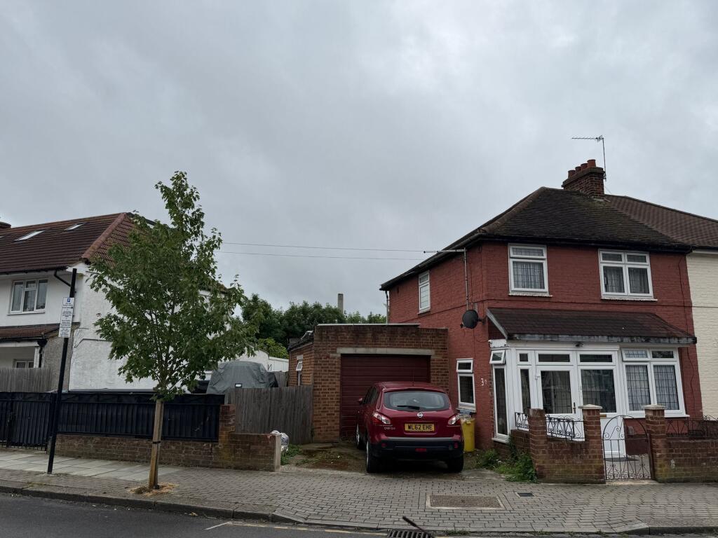 Main image of property: Rogers Road, London, SW17