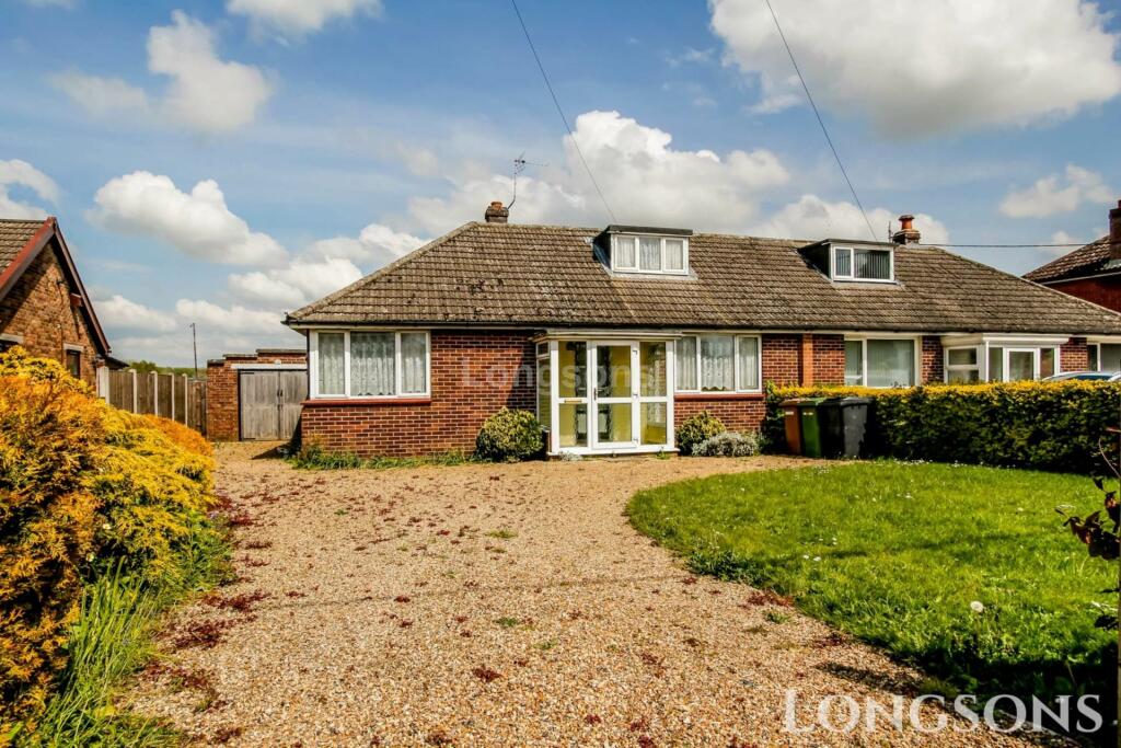 2 bedroom semidetached bungalow for sale in Swaffham Road, Watton, IP25