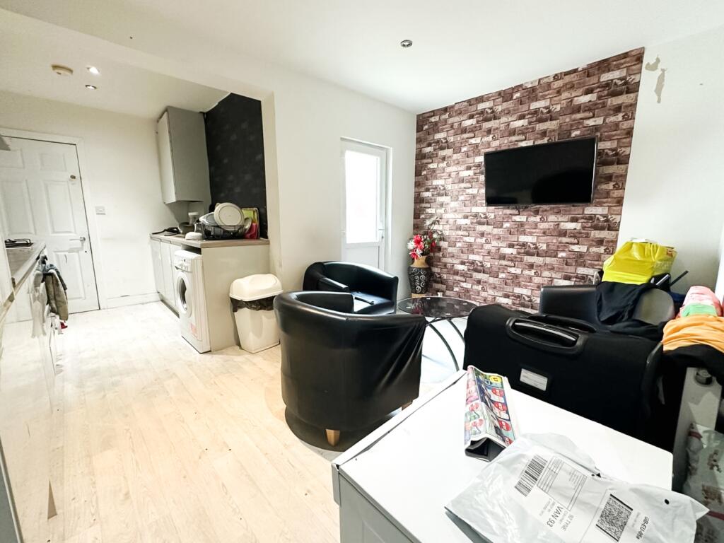 Main image of property: Room 1, Aske Road, Middlesbrough, TS1 4DA