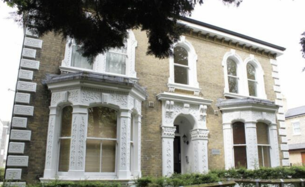 Main image of property: Flat 2 Hollingside, 80, The Avenue