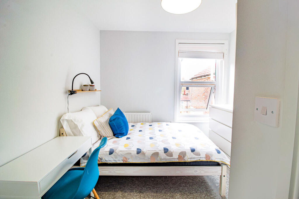 Main image of property: Room 4 247 Cranbury Road, EASTLEIGH, Hampshire