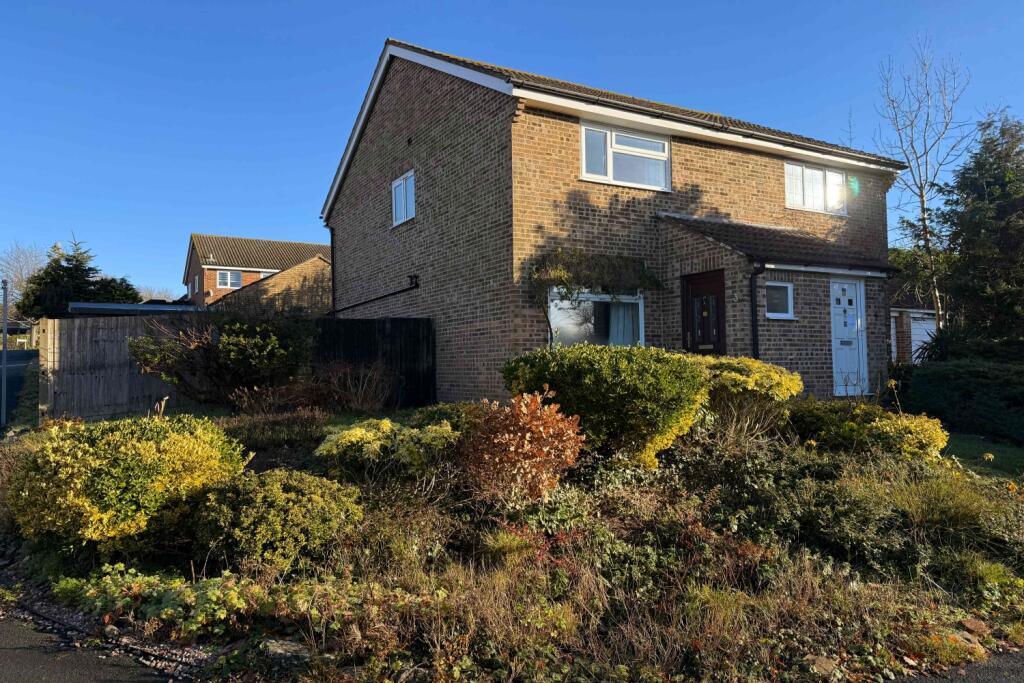 Main image of property: Parr Close, Leatherhead, Surrey, KT22