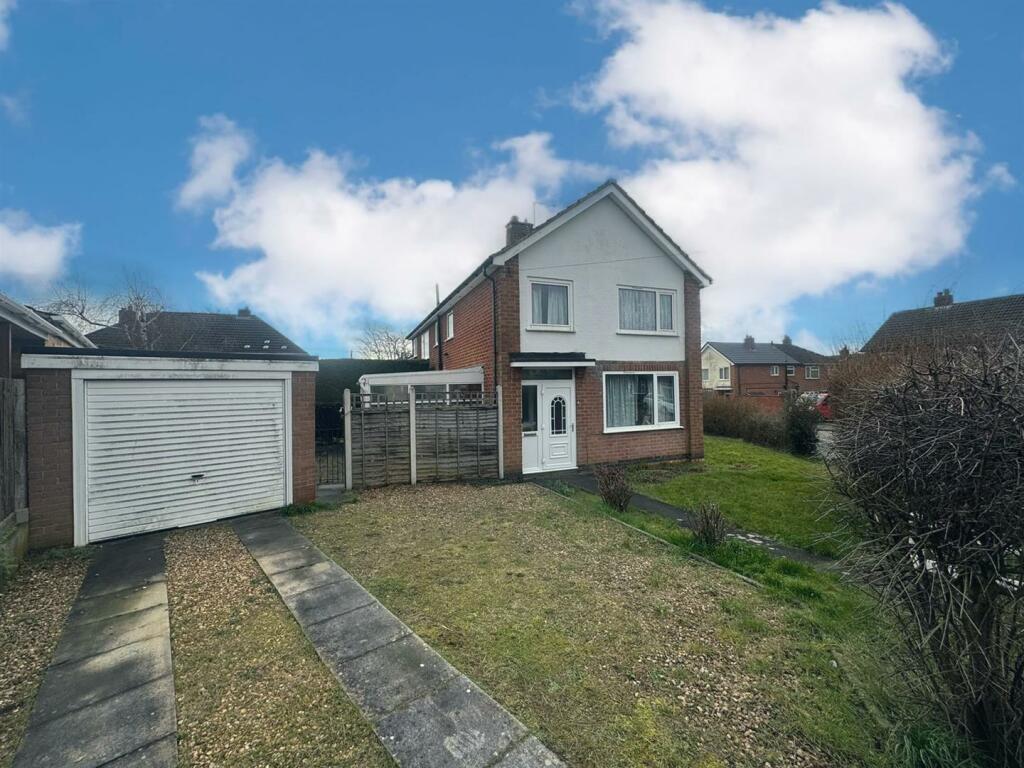 3 bedroom semidetached house for sale in Farthingdale Close, Cosby, Leicester, LE9