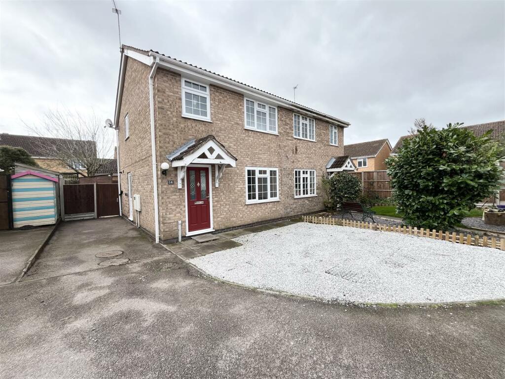3 bedroom semidetached house for sale in Pawley Close, Whetstone, Leicester, LE8