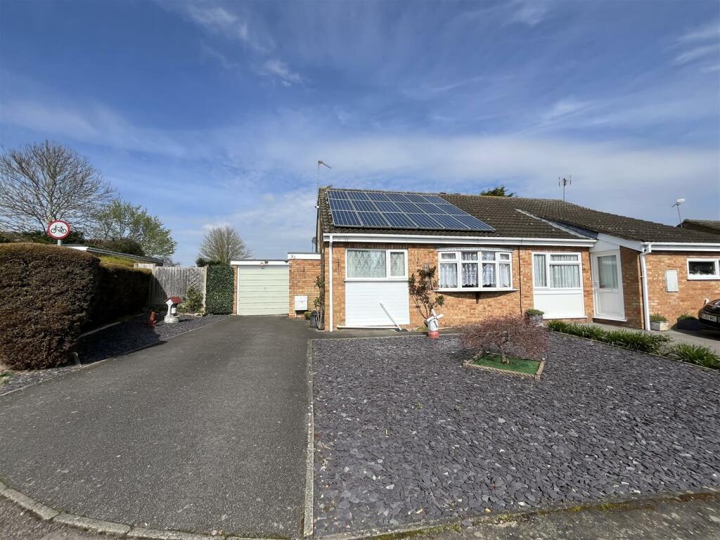 2 bedroom semidetached bungalow for sale in Shetland Way, Countesthorpe, Leicester, LE8