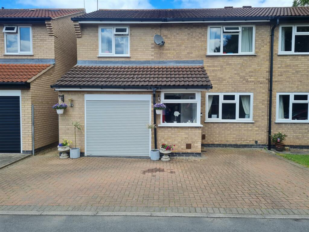 3 bedroom semidetached house for sale in Fabulous Family Home