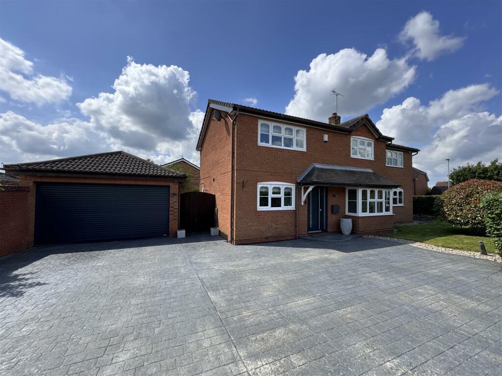 5 bedroom detached house for sale in The Burrows, Narborough, Leicester
