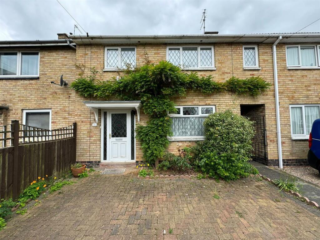 3 bedroom terraced house for sale in Hesketh Close, Leicester, LE2