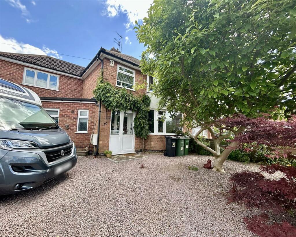 4 bedroom semidetached house for sale in Repton Road, Wigston, LE18