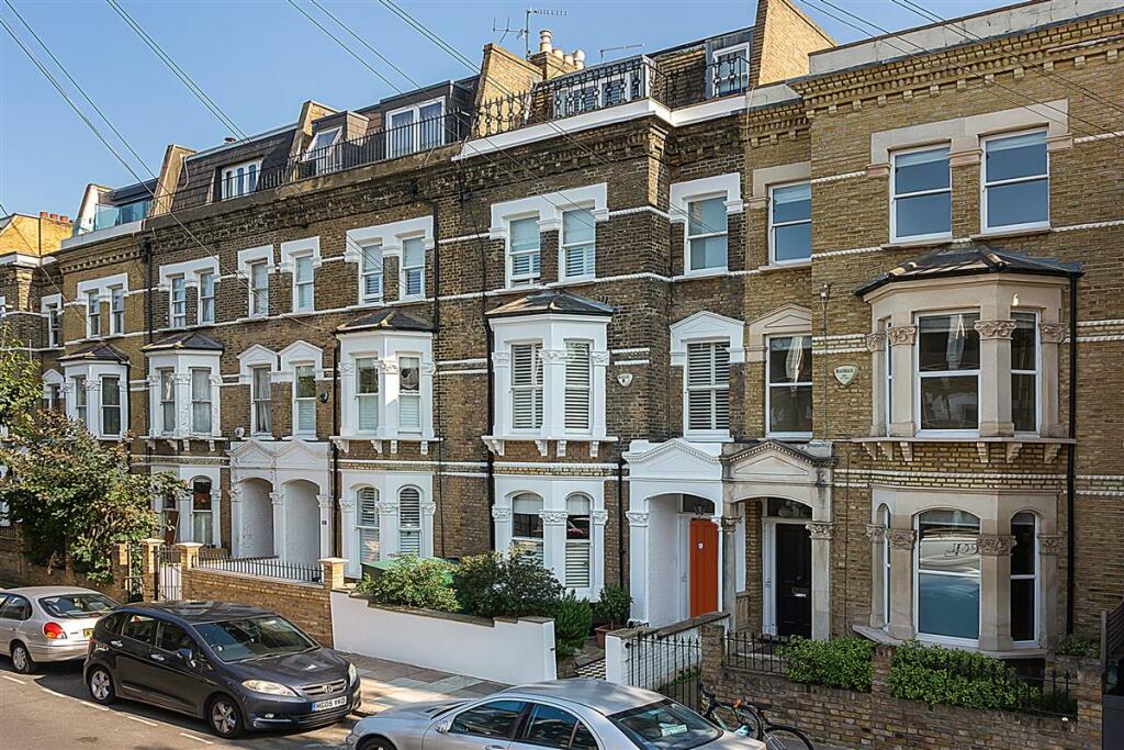 5 bedroom terraced house for sale in Chesilton Road, SW6