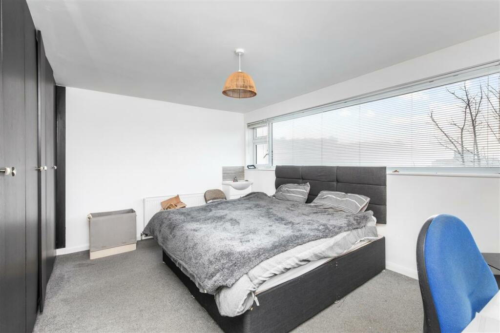 6 bedroom terraced house for sale in Ticehurst Road, BN2