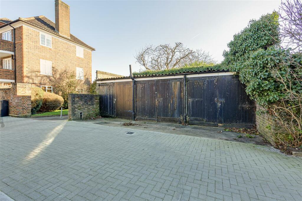 Garage for sale in Limes Gardens, SW18