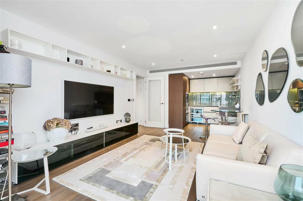 2 bedroom flat for sale in Nine Elms Lane, SW8