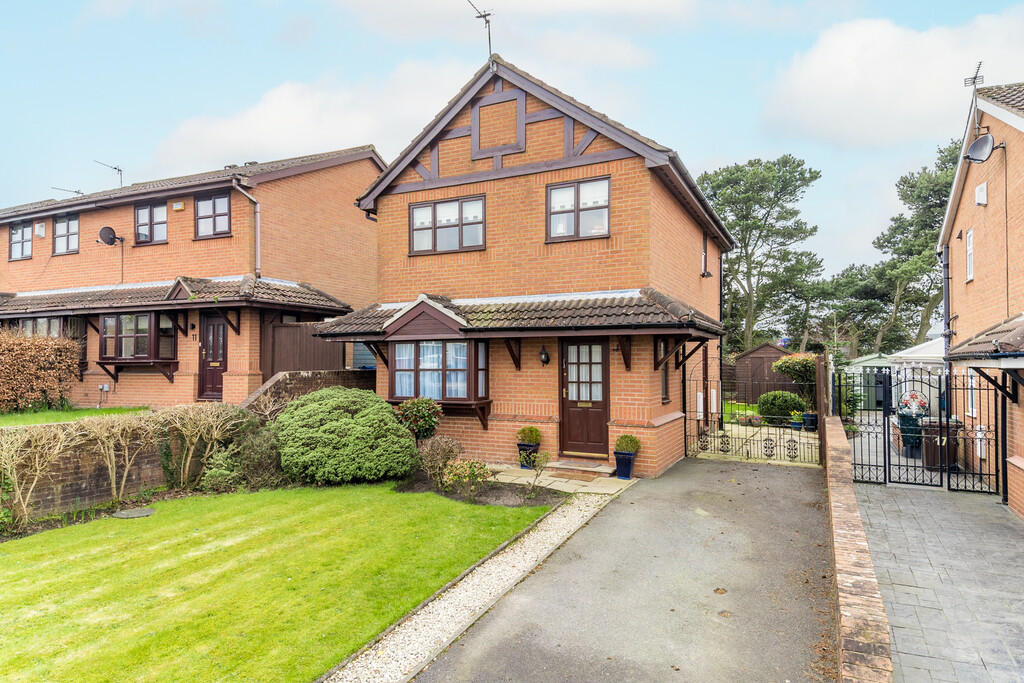 3 bedroom detached house for sale in Lordsgate Lane, Burscough, L40