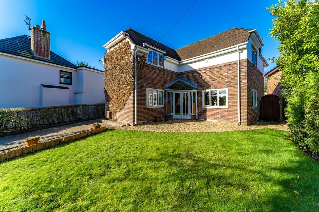 4 bedroom detached house for sale in Swanpool Lane, Aughton, L39