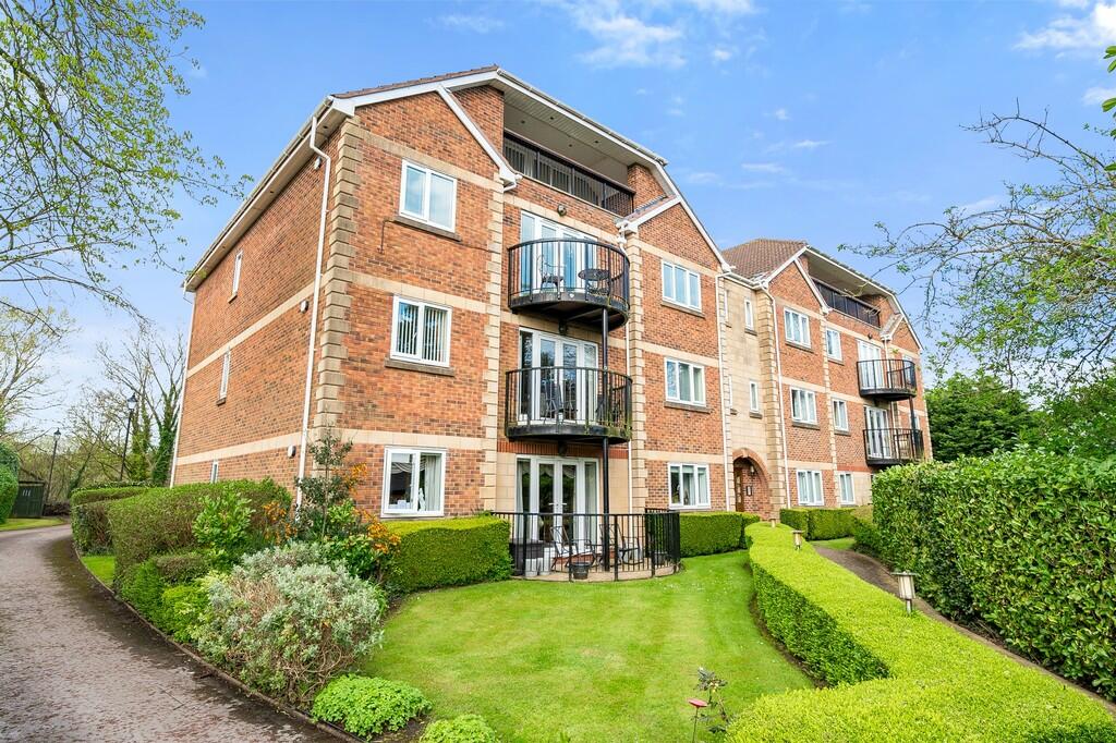 2 bedroom apartment for sale in Aughton Park Drive, Aughton, L39