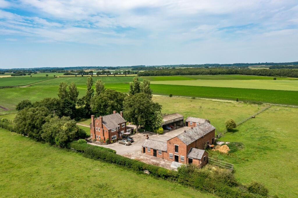 Main image of property: Stopgate Lane, Simonswood, L33