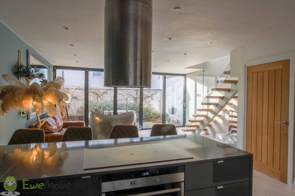 Main image of property: 3A Chapel Lane, Cheltenham