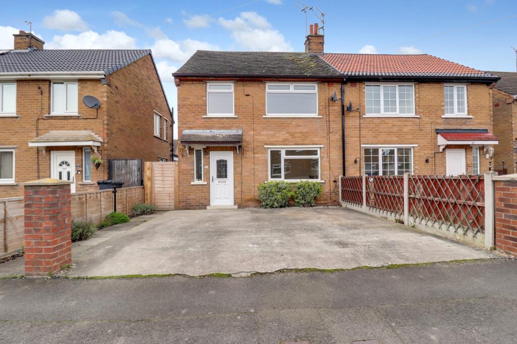 3 bedroom semi-detached house for rent in Glebe Road, Campsall, Doncaster, South Yorkshire, DN6