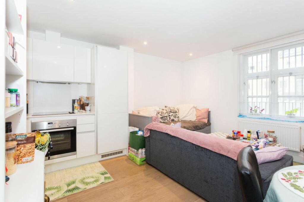 1 bedroom apartment for sale in Paisley Court, Limehouse, E14