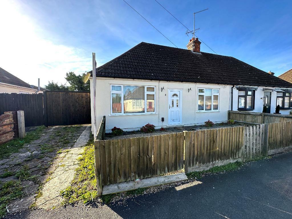2 bedroom semidetached bungalow for sale in Montague Avenue, Leagrave
