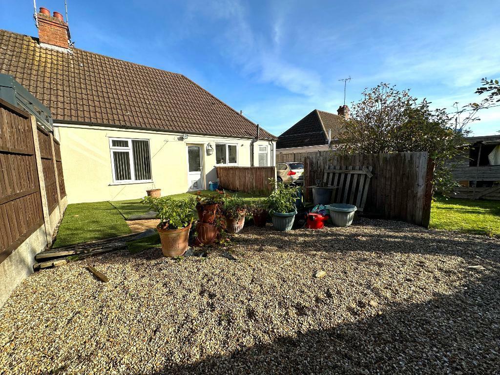2 bedroom semidetached bungalow for sale in Montague Avenue, Leagrave