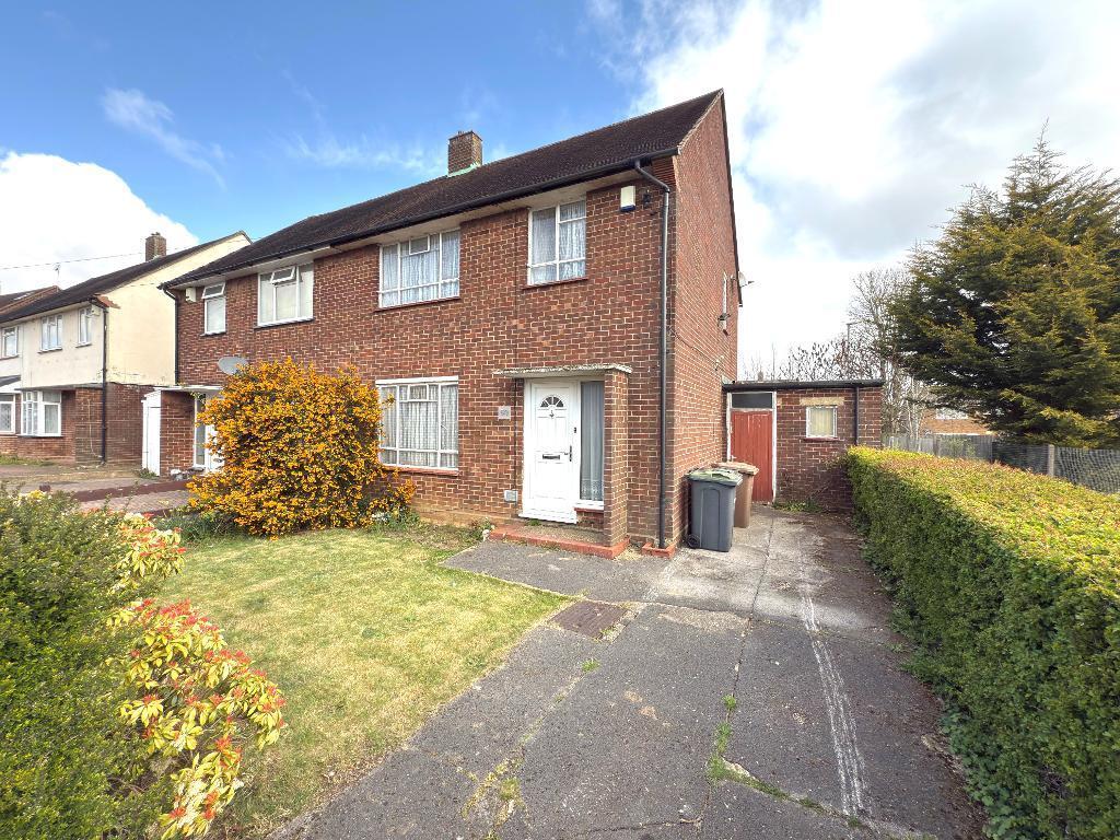 Main image of property: North Drift Way, Farley Hill, Luton, Bedfordshire, LU1 5JQ
