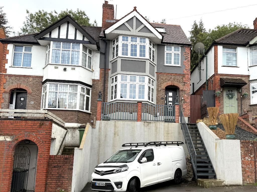 Main image of property: Farley Hill, South Luton, Luton, Bedfordshire, LU1 5EG